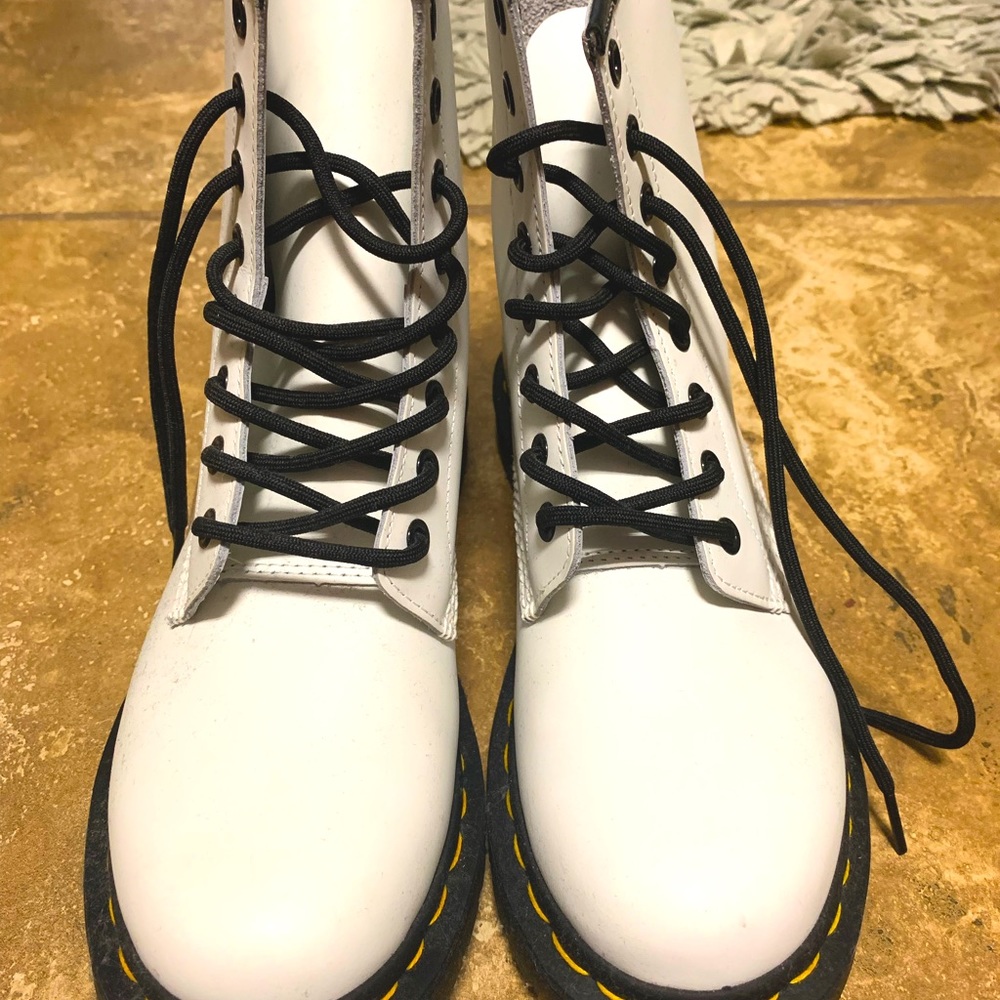 White Dr Martens Size:7
